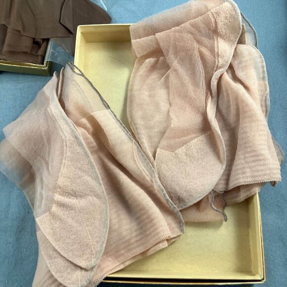 14 pr vtg Nylon Stockings Back Seam (use with Garter Belt) Seamed Hosiery UNWORN - Picture 4 of 10